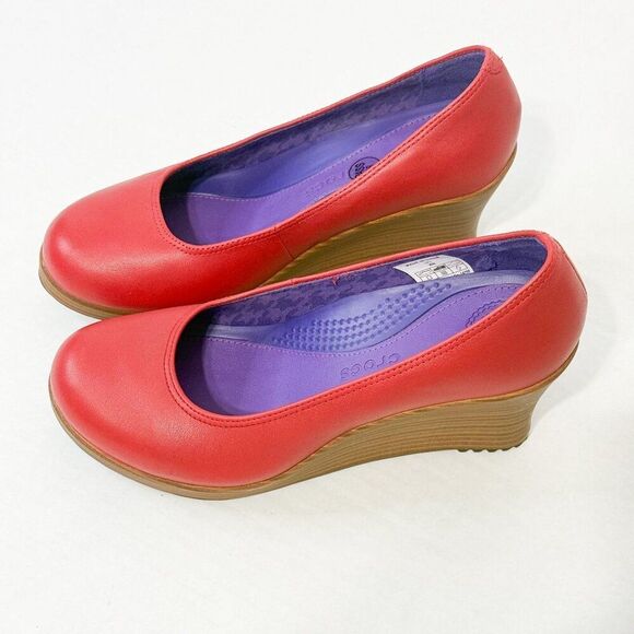 Crocs A-Leigh NWOB Sz 8 Red Closed-Toe Leather Wedge Sandals - Picture 12 of 12